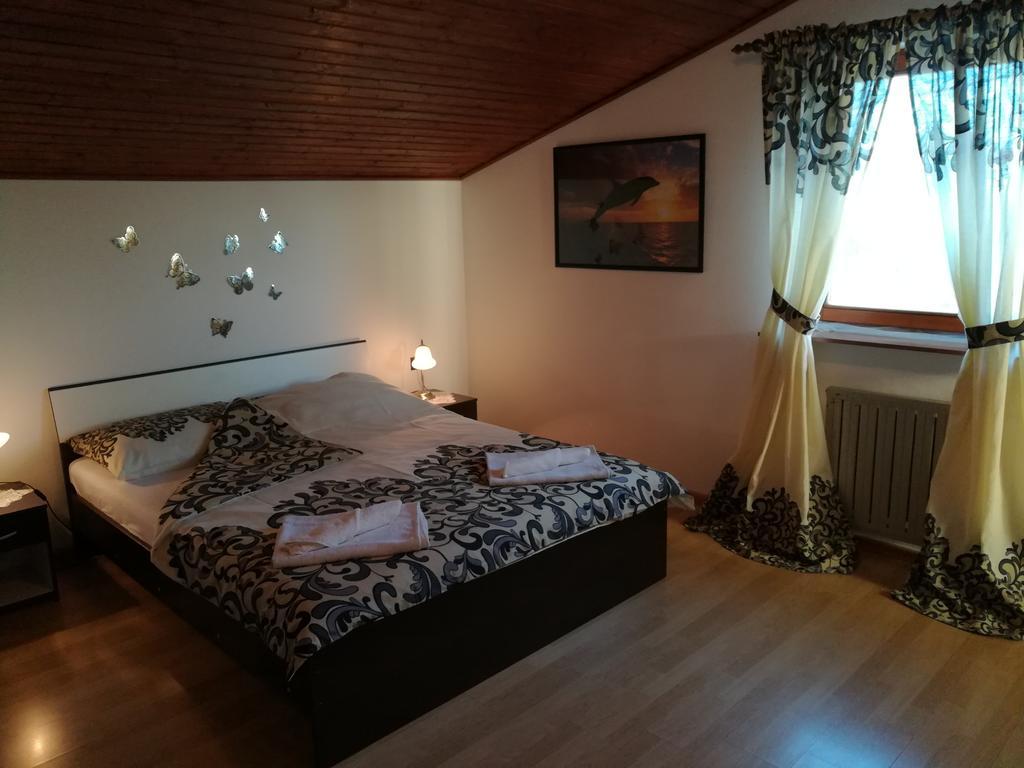 Apartments Sara Лабин Екстериор снимка